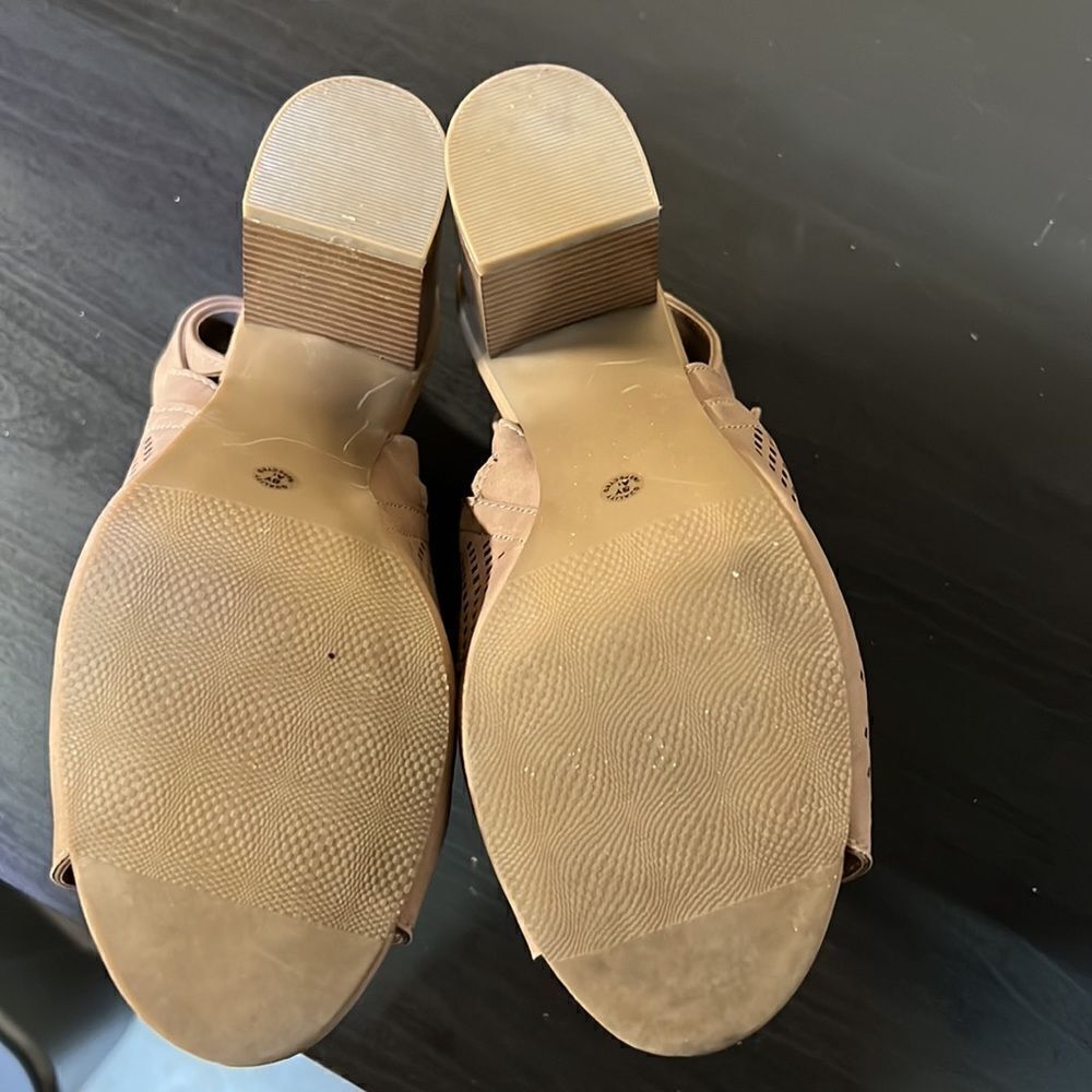 Ana Pumps  - Picture 6 of 6